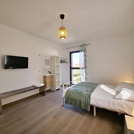Bed & Breakfast Urban #150m2 #6ch #climatisation #parking Vénissieux